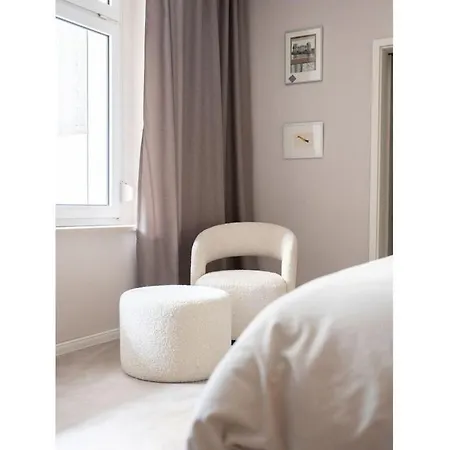 Maria Luise Comfortable